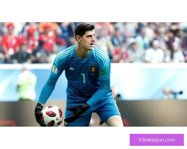 库尔图瓦与米利唐防线搭档表现稳健,助力皇马争夺冠军荣耀 库尔图瓦与米利唐防线搭档表现稳健,助力皇马争夺冠军荣耀